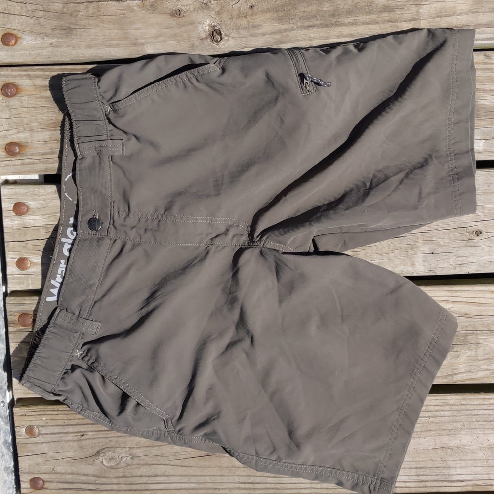 Men's gray wrangler shorts